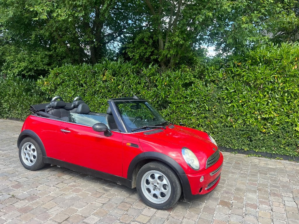 MINI CABRIOLET 2004  CUIR AIRCO 16cc ESSENCE, Auto's, Elektrische ramen, Cabriolet, Leder, Bedrijf