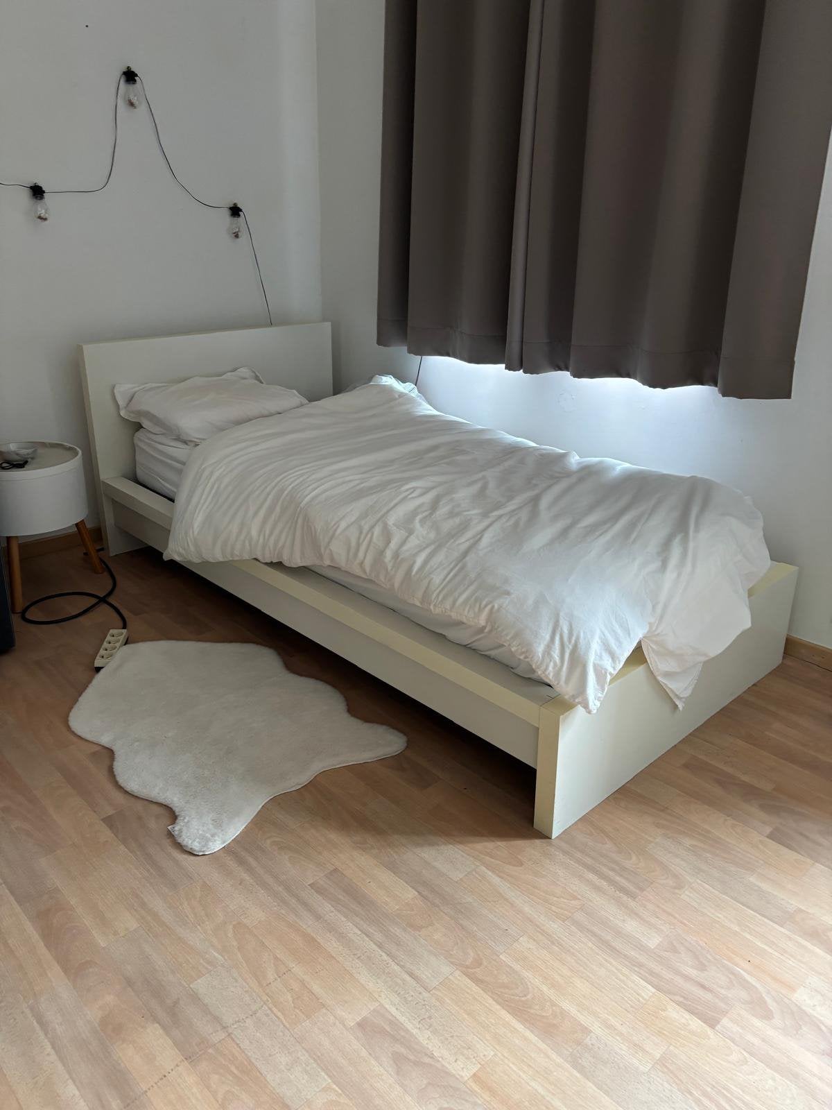 Lit simple avec latoflex, Enlèvement, Utilisé, Une personne, Sommier