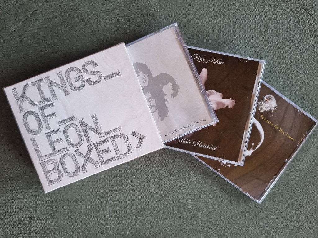Kings Of Leon – Boxed (3CD Box 2009), CD & DVD, CD | Rock, Enlèvement ou Envoi, Rock alternatif, Coffret
