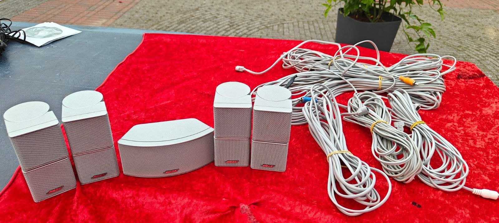 Bose Jewel luidsprekers 5x zilvergrijs met luidsprekerkabels, Ophalen of Verzenden, Zo goed als nieuw, 5.1-systeem, 70 watt of meer