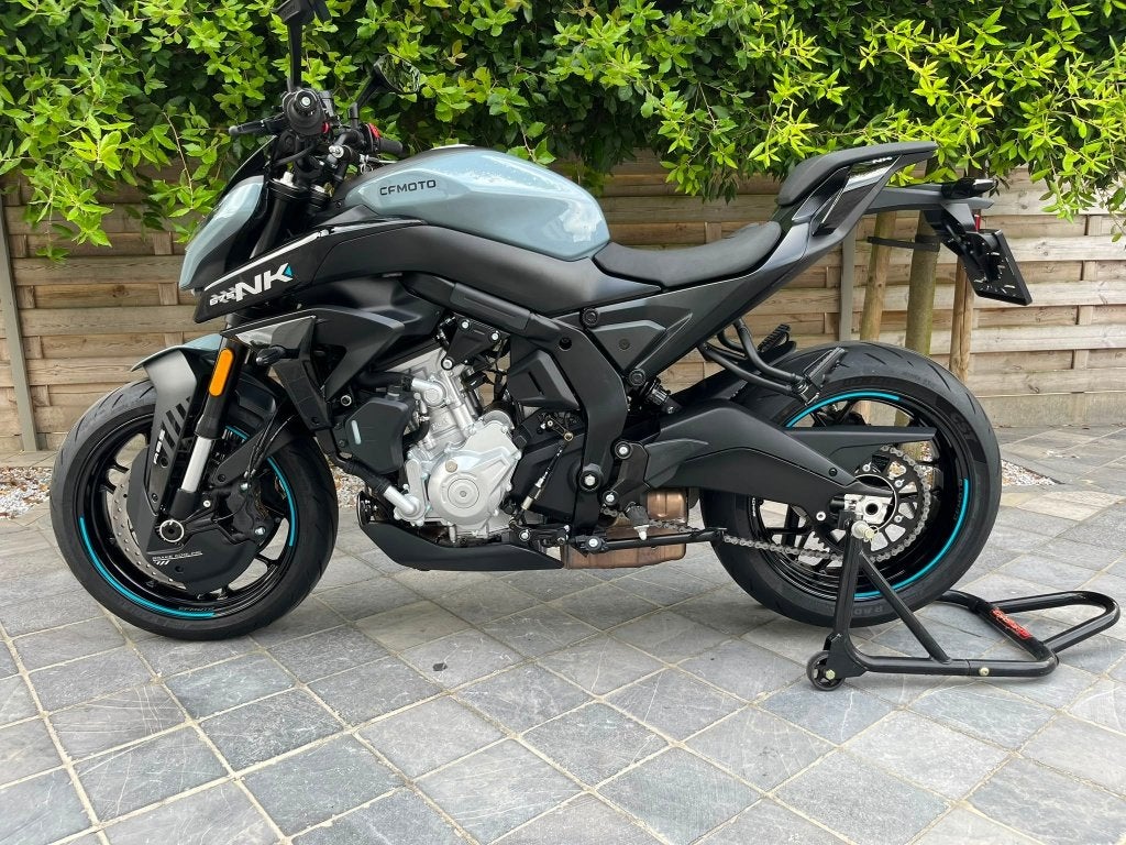 CF moto 675 NK 980km 7/2025 '' als nieuw !!'' tundra grey '', Motoren, Traction Control, Nieuw, Motorrijbewijs A, Bedrijf