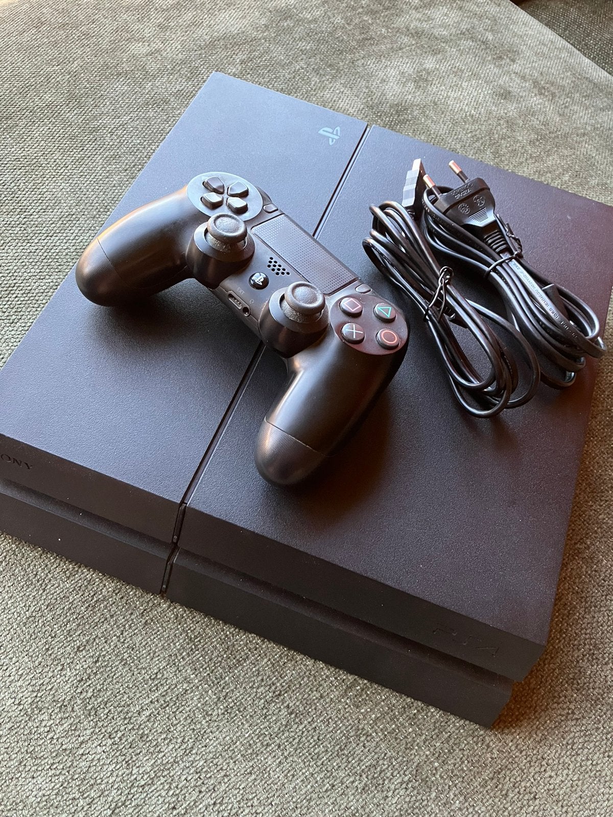 Playstation 4 console + controller, Consoles de jeu & Jeux vidéo, Consoles de jeu | Sony PlayStation 4, 500 GB, Avec 1 manette