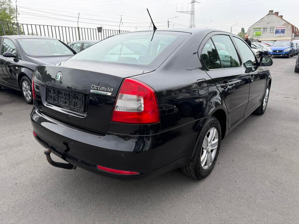 SKODA OCTAVIA DIESEL 1.6 EU 5, Auto's, Euro 5, Stof, 4 cilinders, Zwart