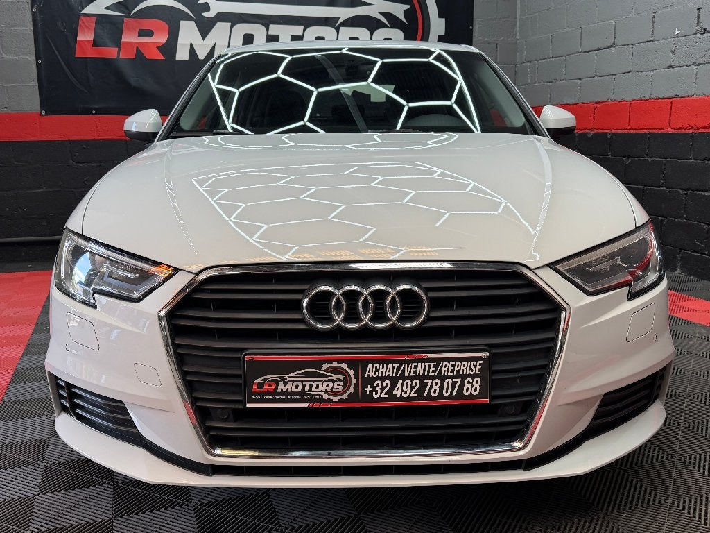 ** Audi A3 sportback//50.000km//garantie**, Voorwielaandrijving, Navigatiesysteem, Wit, Bedrijf