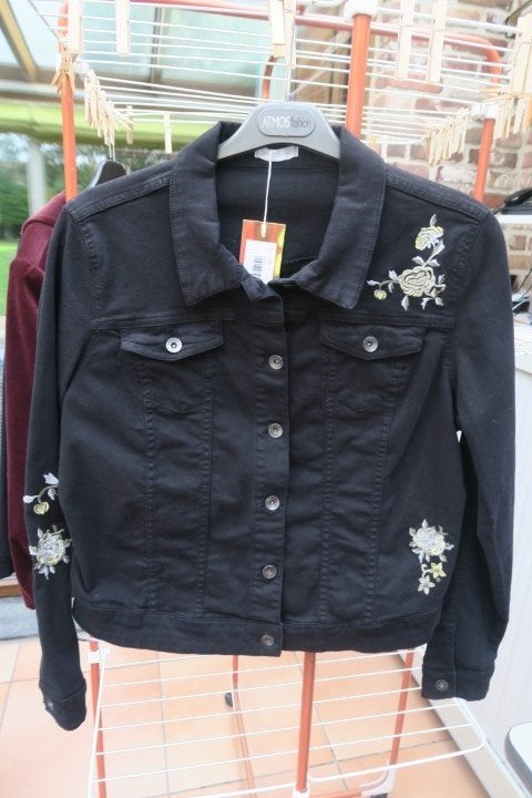 Cropped jasje nieuw broderie zwart Atmos Fashion mt 44, Enlèvement ou Envoi, Atmos fashion, Noir, Taille 42/44 (L)