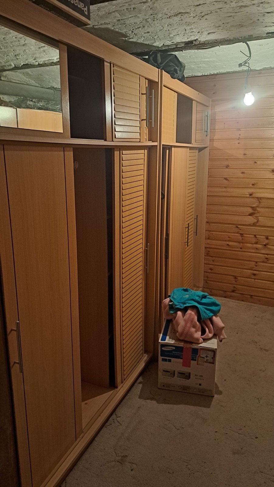 Garde-robe porte coulissante, Enlèvement