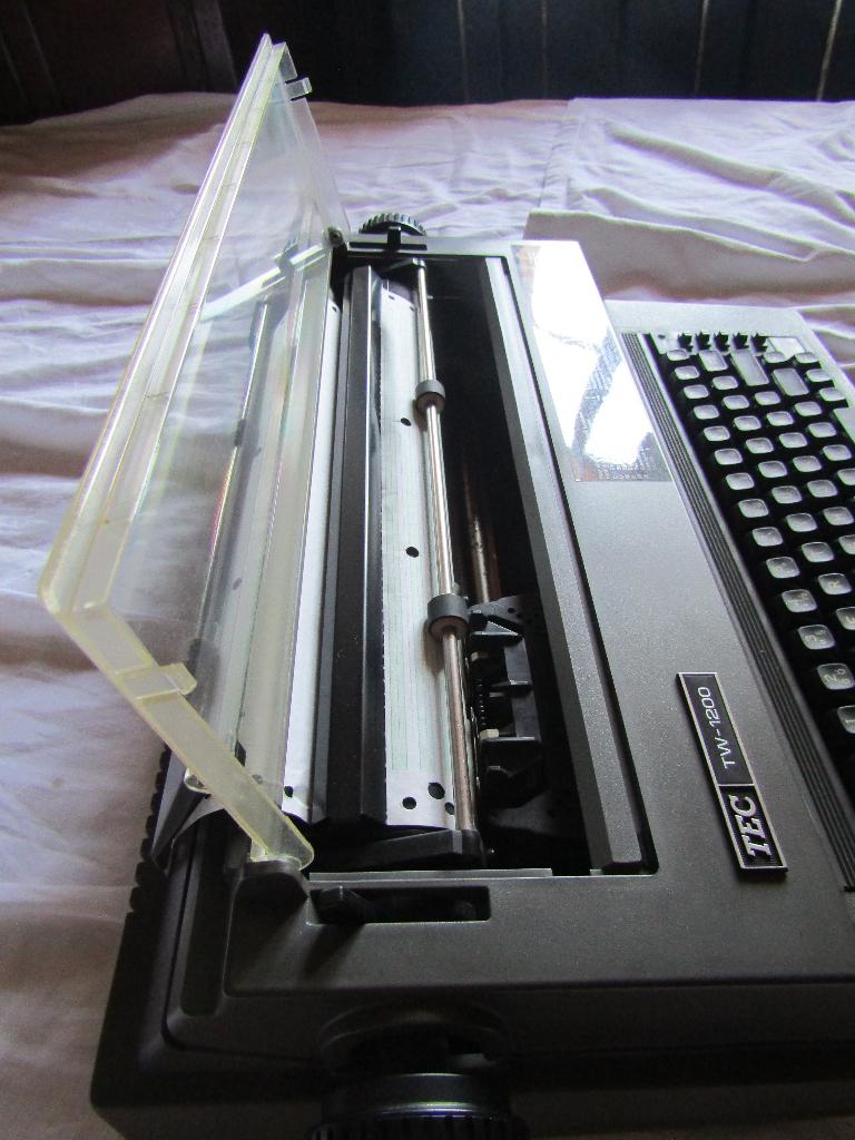 Machine à écrire électronique TEC (toshiba) TW-1200, Enlèvement ou Envoi, Utilisé