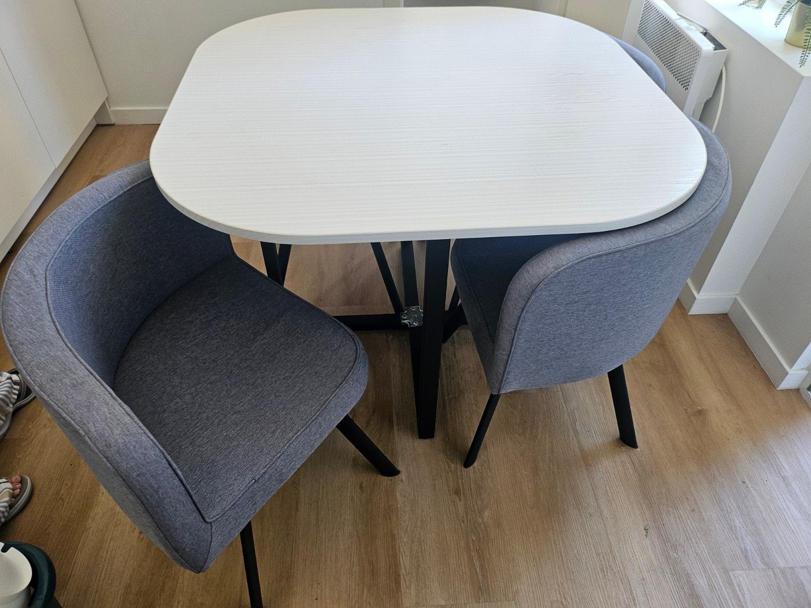table plus 4 chaises en parfait état, Maison & Meubles, Enlèvement