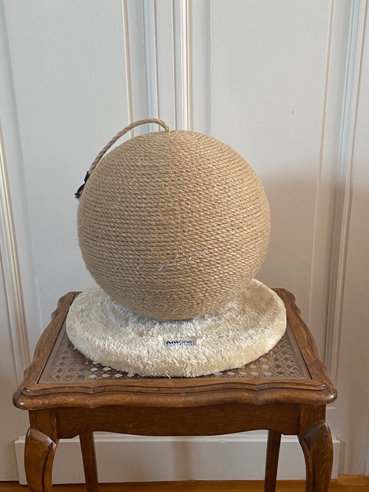 Griffoir à chat sphérique, beige sur socle, Enlèvement, Comme neuf, Griffoir