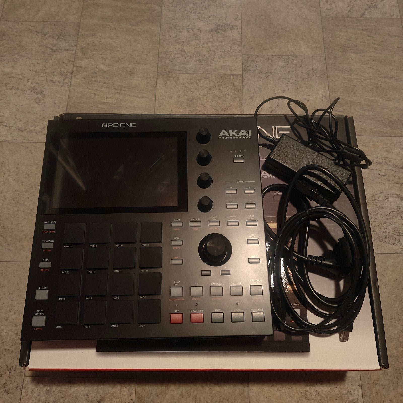 Akai MPC One met decksaver., Muziek en Instrumenten, Samplers, Ophalen of Verzenden, Zo goed als nieuw