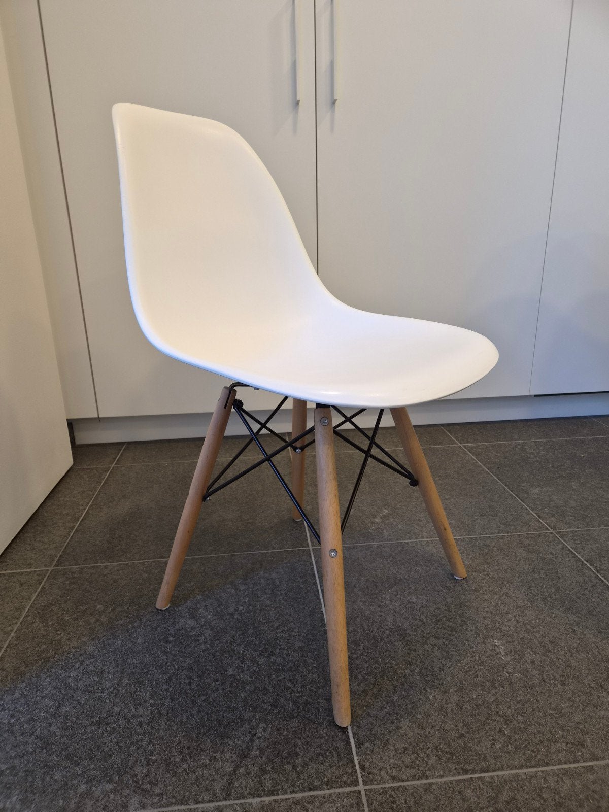 8 stoelen, 2 kuipstoelen en 1 tafeltje te koop, Ophalen