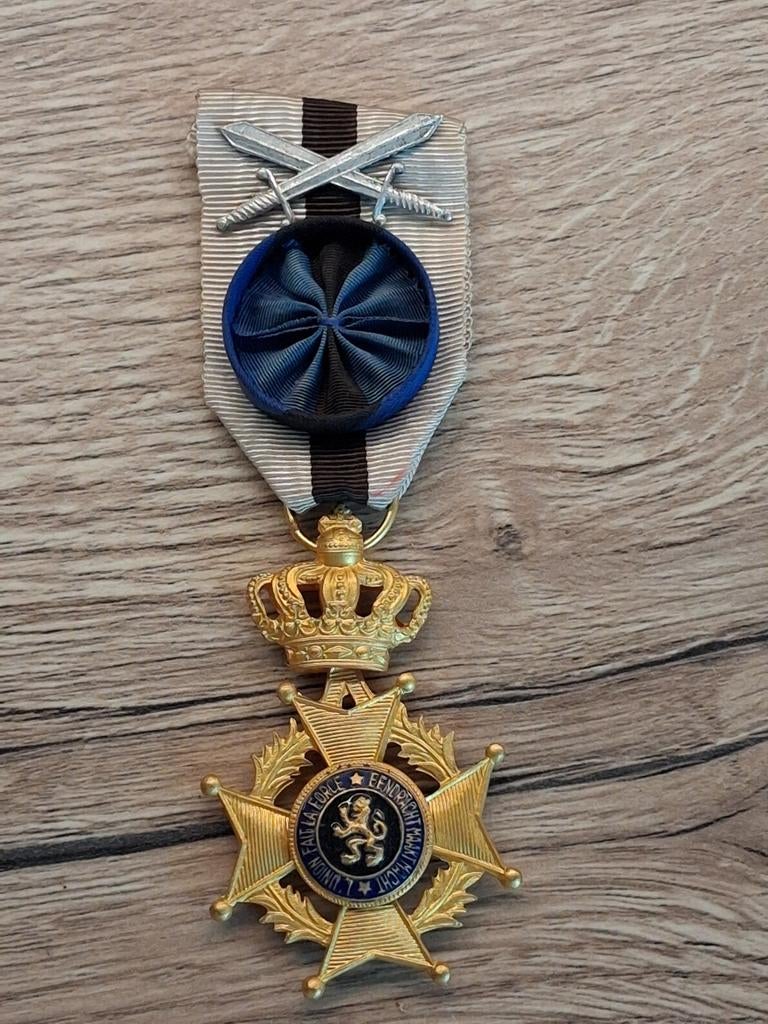 Onderscheiding in de Leopold II orde , verdienste in Congo, Verzamelen, Militaria | Algemeen, Verzenden