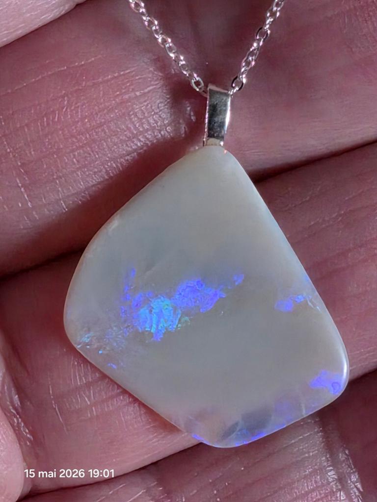 Pendentif en argent massif avec opale Coober Pedy d'Australi, Neuf, Enlèvement, Avec pierre précieuse, Violet