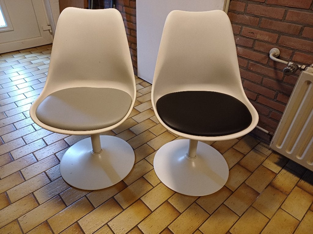 4 Tulip stoelen, Ophalen, Zo goed als nieuw, 4 tot 6 stoelen