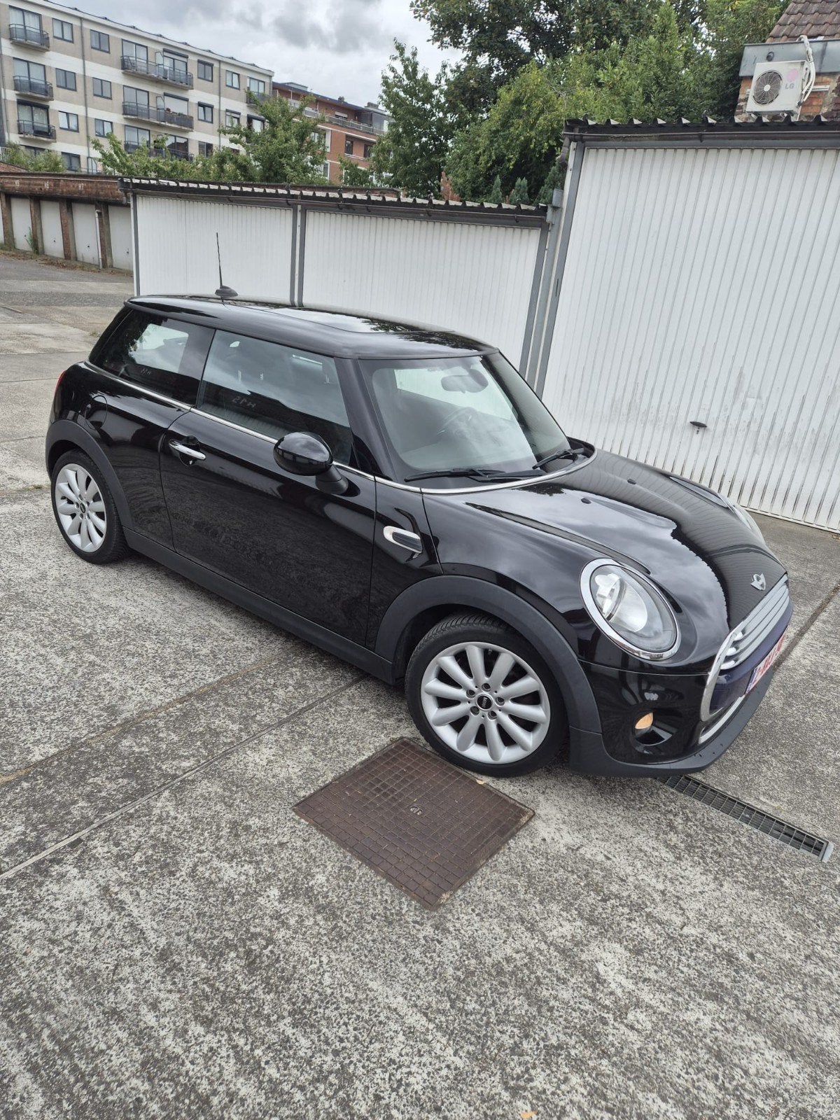 Mini Cooper 1.5 benzine uit 2016 op de kilometerteller 155.0, Auto's, 4 zetels, Zwart, Grijs, Particulier