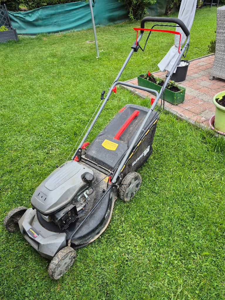 Grasmaaier op benzine moet worden gerepareerd, Ophalen, Gebruikt, Opvangzak