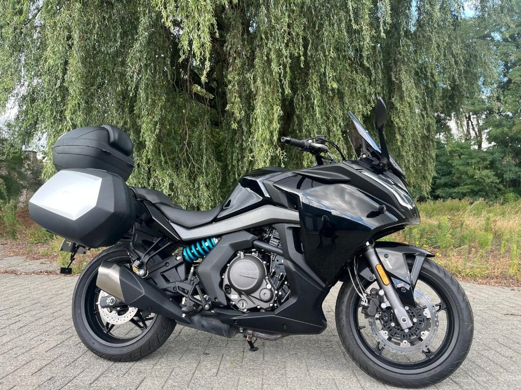 Cfmoto 650 GT à seulement 486 km !, Motos, Particulier, 650 cm³, ABS, Naked bike