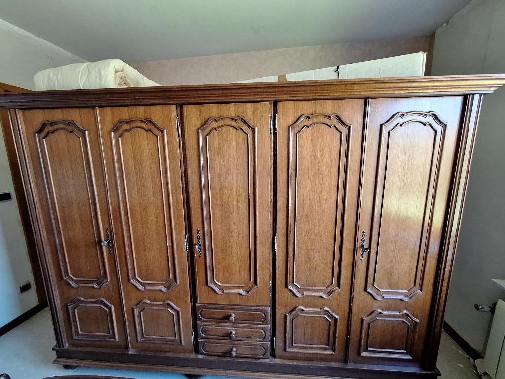 Slaapkamer (bed, kleerkast, commode, 2 nachtkastjes), Ophalen, Gebruikt, Twijfelaar, Rustiek