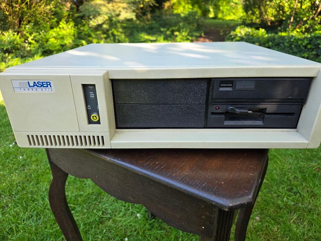 Ancien ordinateur Laser, écrans et clavier, Informatique & Logiciels, Ordinateurs de bureau, Utilisé, Moins de 2 Ghz, Moins de 4 GB