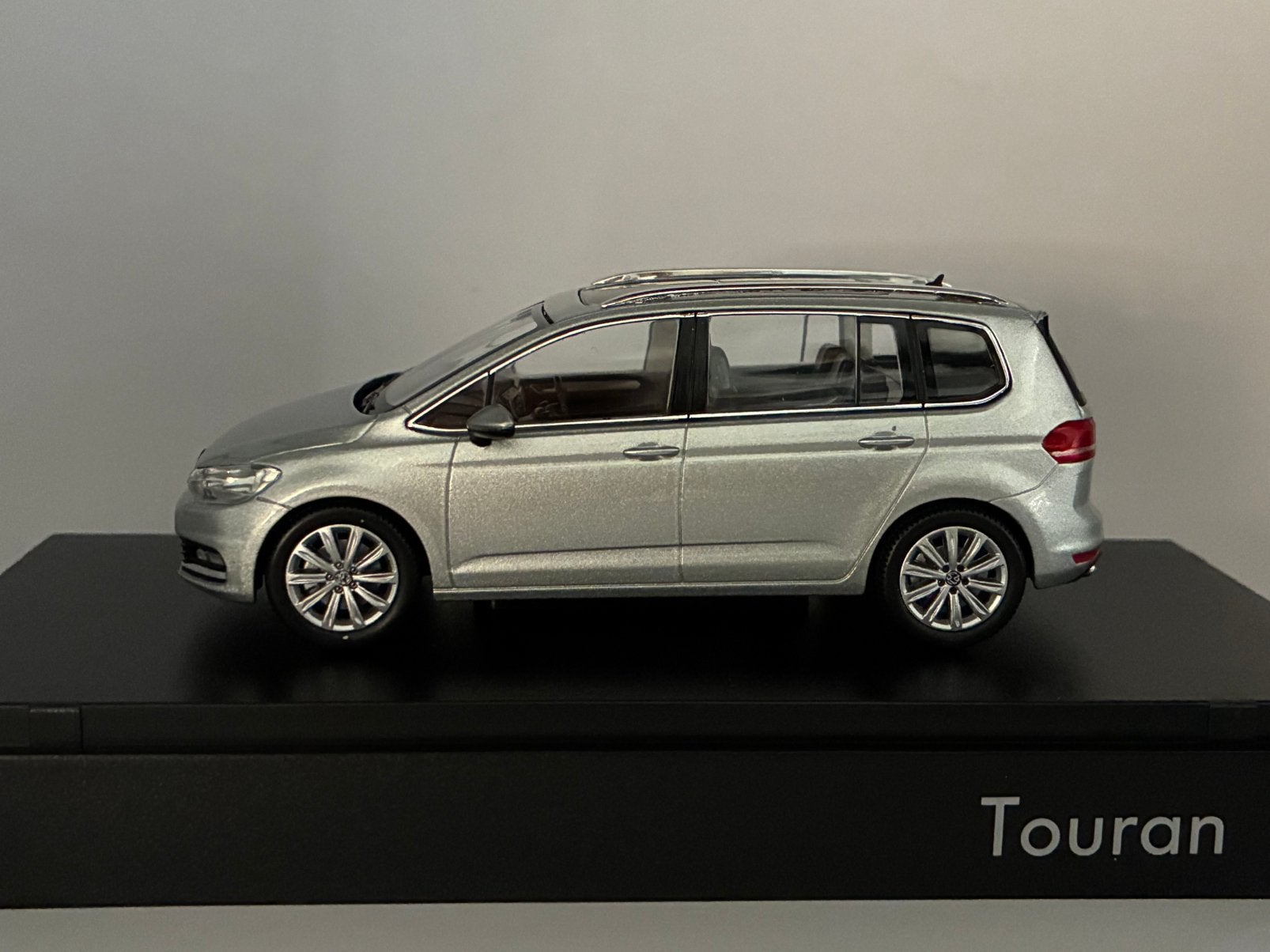 Volkswagen Touran MK2 (Typ 5T) 2020 - Spark, Hobby & Loisirs créatifs, Voitures miniatures | 1:43, Neuf, Voiture, Autres marques