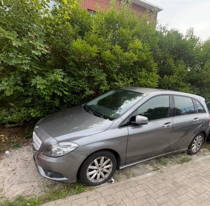 Mercedes Benz B klasse 2013 benzine, Auto's, Mercedes-Benz, Euro 6, 5 deurs, Dealer onderhouden, Zilver of Grijs