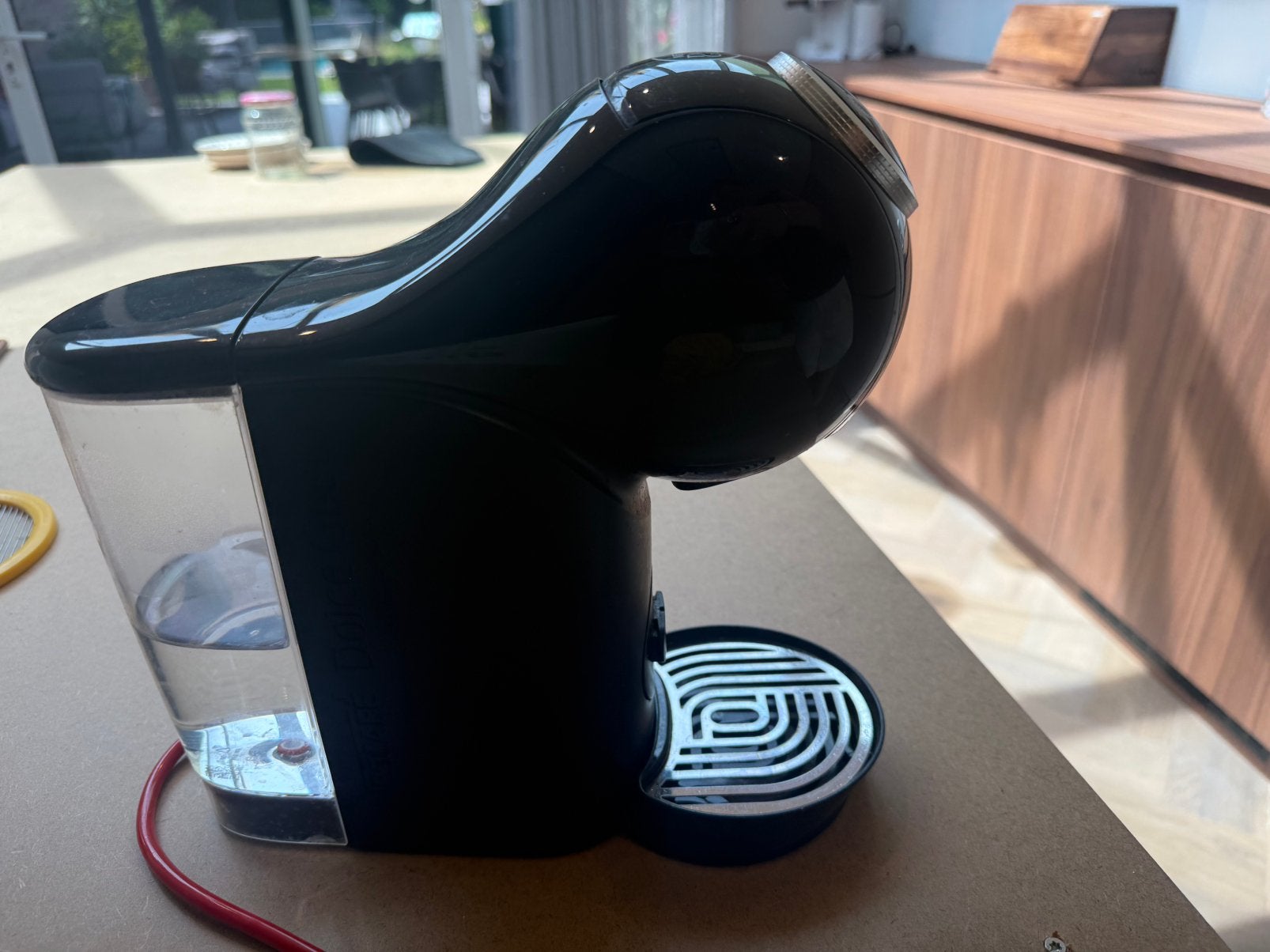 Dolce Gusto Genio S Plus, Réservoir d'eau amovible, Dosettes et capsules de café, Enlèvement, 1 tasse