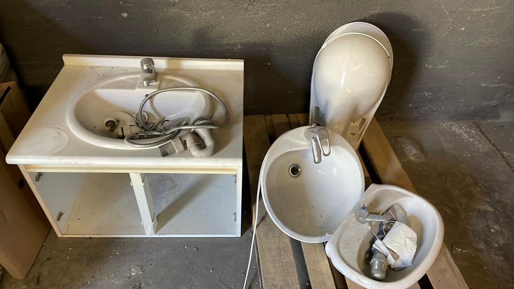 Lavabo met kraan (2x) + wc, Ophalen, Gebruikt, Wastafel