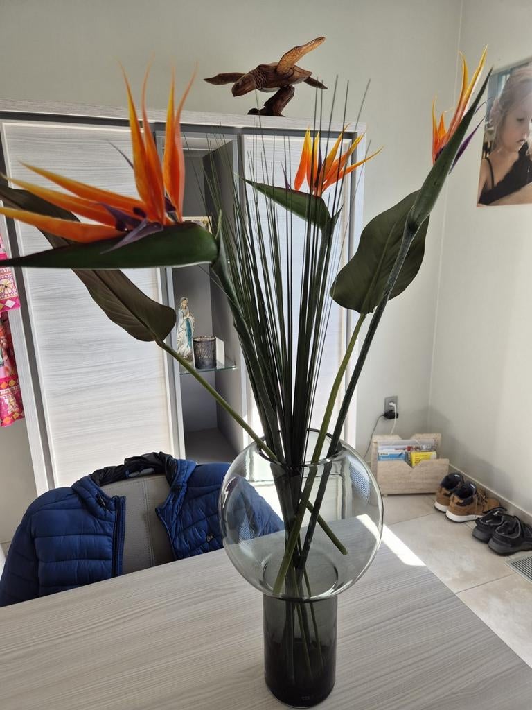 Vase design avec fleurs artificielles Strelitzia Reginae, Maison & Meubles, Accessoires pour la Maison | Vases, Enlèvement