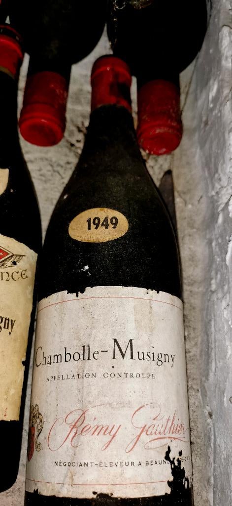 Ancienne bouteille de Bourgogne – Chambolle-Musigny 1949, Collections, Vins, Vin rouge, France, Pleine, Enlèvement