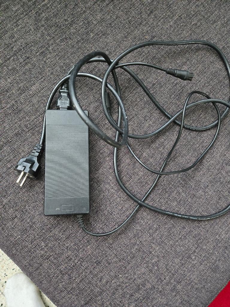 Chargeur trottinette zéro 10x, Fietsen en Brommers, Steps, Ophalen, Gebruikt