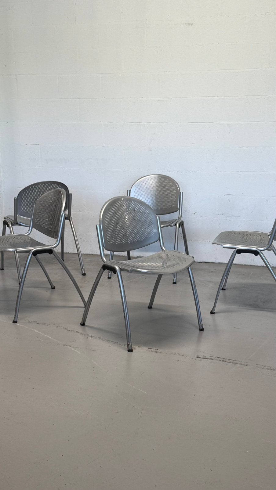 Lot de chaises empilables SOKOA aluminium perforé set de 10, Maison & Meubles, Chaises, Gris, Enlèvement, Métal, Cinq, Six Chaises ou plus