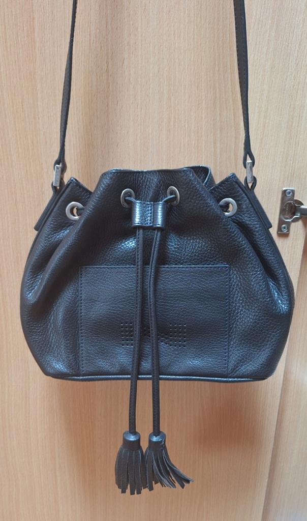 Mooie donkerblauwe Nathan Baume buckettas schoudertas, Handtassen en Accessoires, Tassen | Damestassen, Ophalen of Verzenden