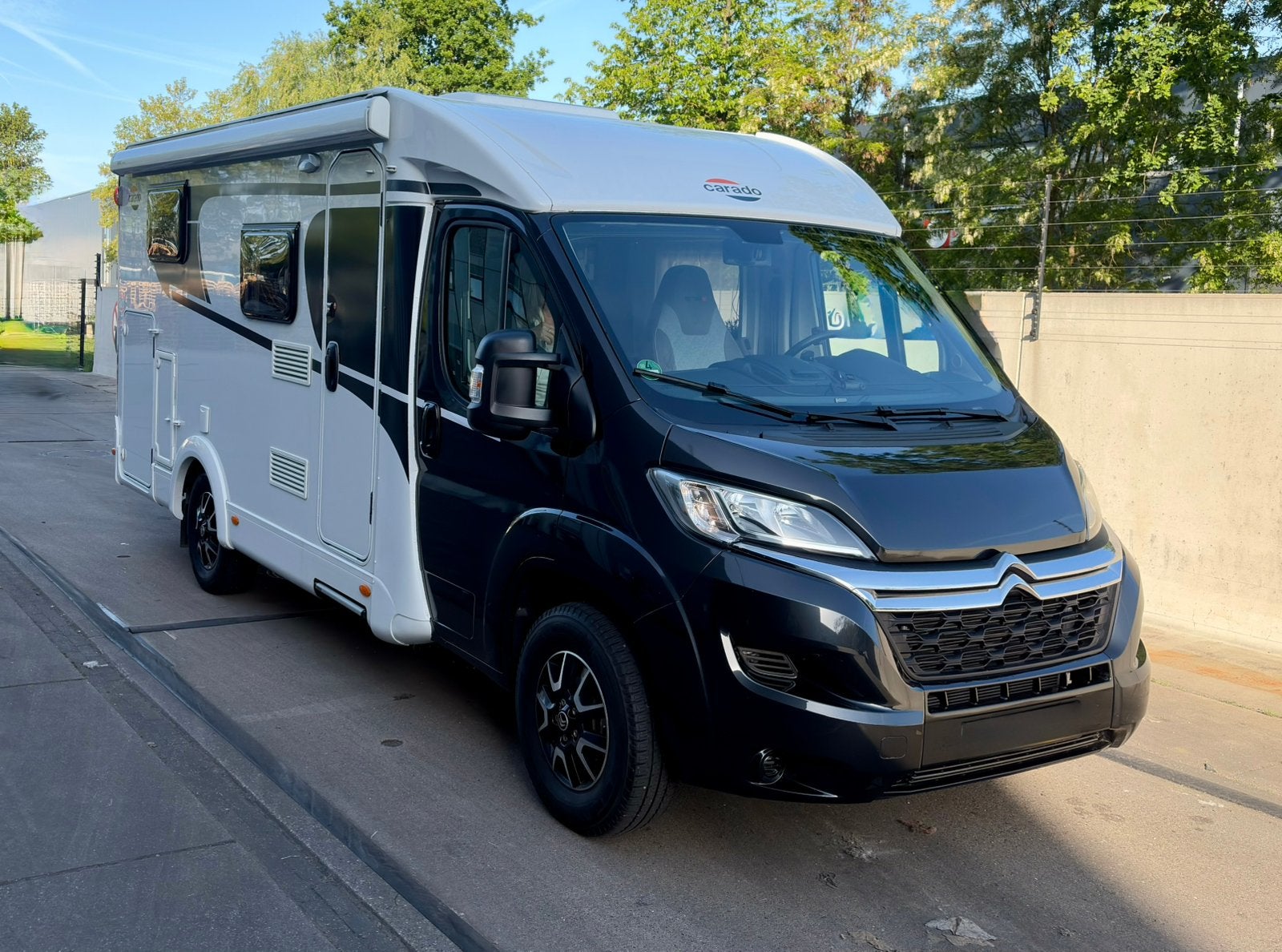Carado V337, Caravanes & Camping, Siège de train, 6 à 7 mètres, Boîte manuelle, Diesel