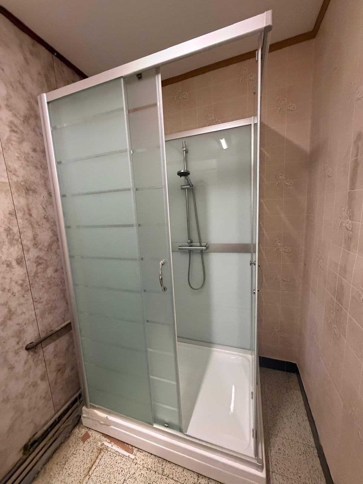 Complete douchecabine met geïntegreerde kranen (300€), Ophalen, Zo goed als nieuw, Met douche
