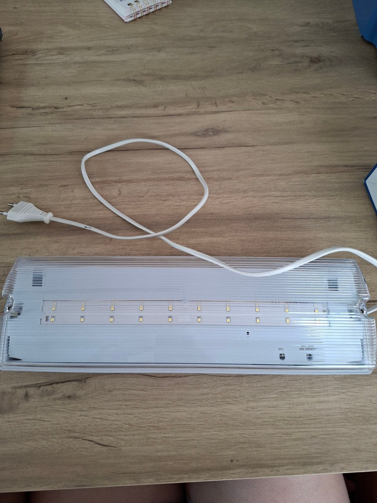 noodverlichting led met stopcontact, Ophalen of Verzenden, Zo goed als nieuw, Kunststof