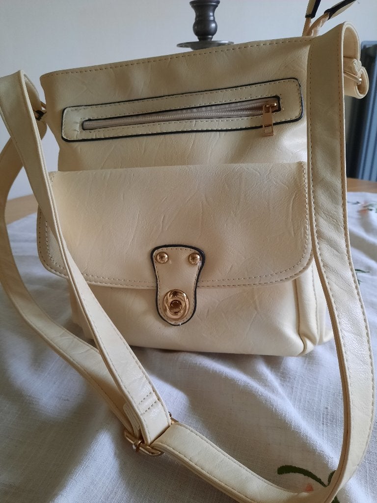 mooie hand/schoudertas ecru, Handtassen en Accessoires, Tassen | Damestassen, Ophalen of Verzenden, Gebruikt, Overige kleuren