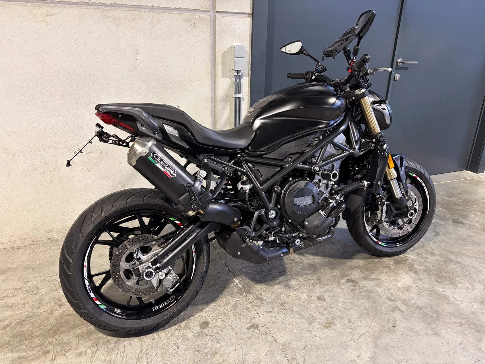 Benelli 752S in prachtstaat met opties (bj 2022), 752 cc, Meer dan 35 kW, Overig, Handgeschakeld