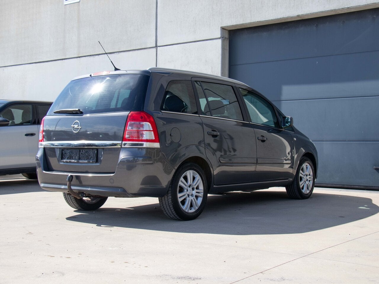 Opel Zafira 1.6 MT5 116PK|7 ZIT|NAVI|TREKHAAK|SENSOREN|, Auto's, Euro 5, 7 zetels, Bedrijf, 157 g/km
