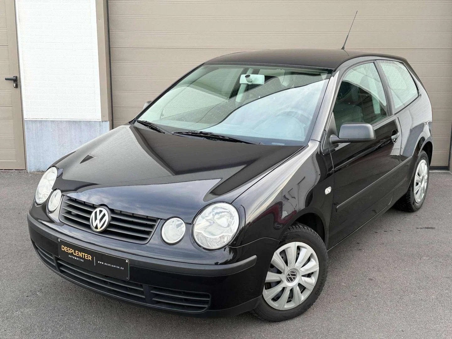 Volkswagen Polo 1.2i GARANTIE/AIRCO/WEINIG KM/HEEL MOOI, Auto's, Stof, Apple Carplay, 1198 cc, Zwart