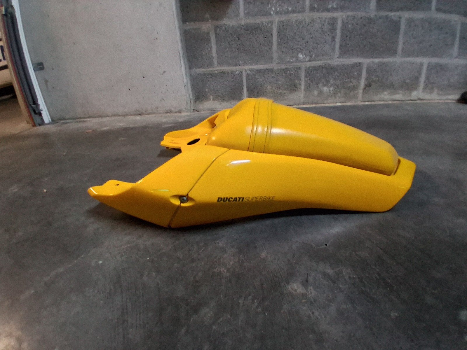 Ducati 749 kuip achter + voetsteunen, Enlèvement