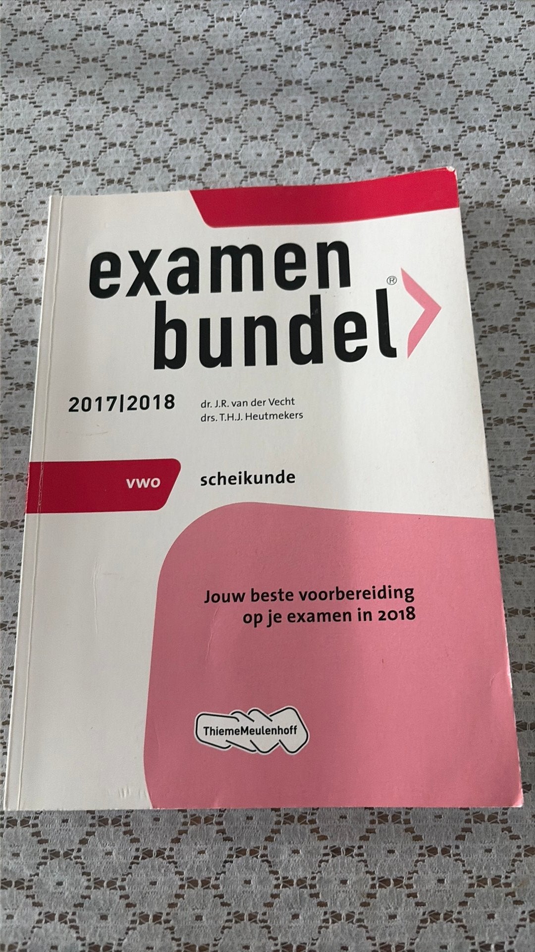 Examenbundel scheikunde, 2017/2018, Boeken, Ophalen of Verzenden, Zo goed als nieuw, Scheikunde