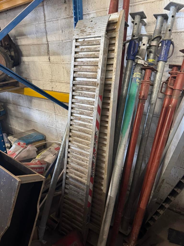 Aluminuim rijplaten lengte 2m, Doe-het-zelf en Bouw, Ophalen, Zo goed als nieuw