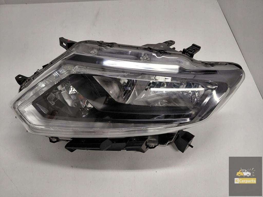 Feu gauche normal Nissan X-Trail T32, Nissan Motor Co., Ltd., Takashima 1-chome 1-1
220-8686  Yokohama, Utilisé, NISSAN_SR@mail.nissan.co.jp