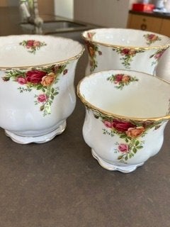 Royal Albert Old Roses(Trio)  - cache pot (bloempot), Ophalen