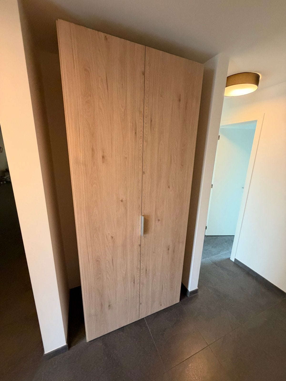 Kleerkast / vestiairekast in licht grenen hout, Ophalen, Zo goed als nieuw