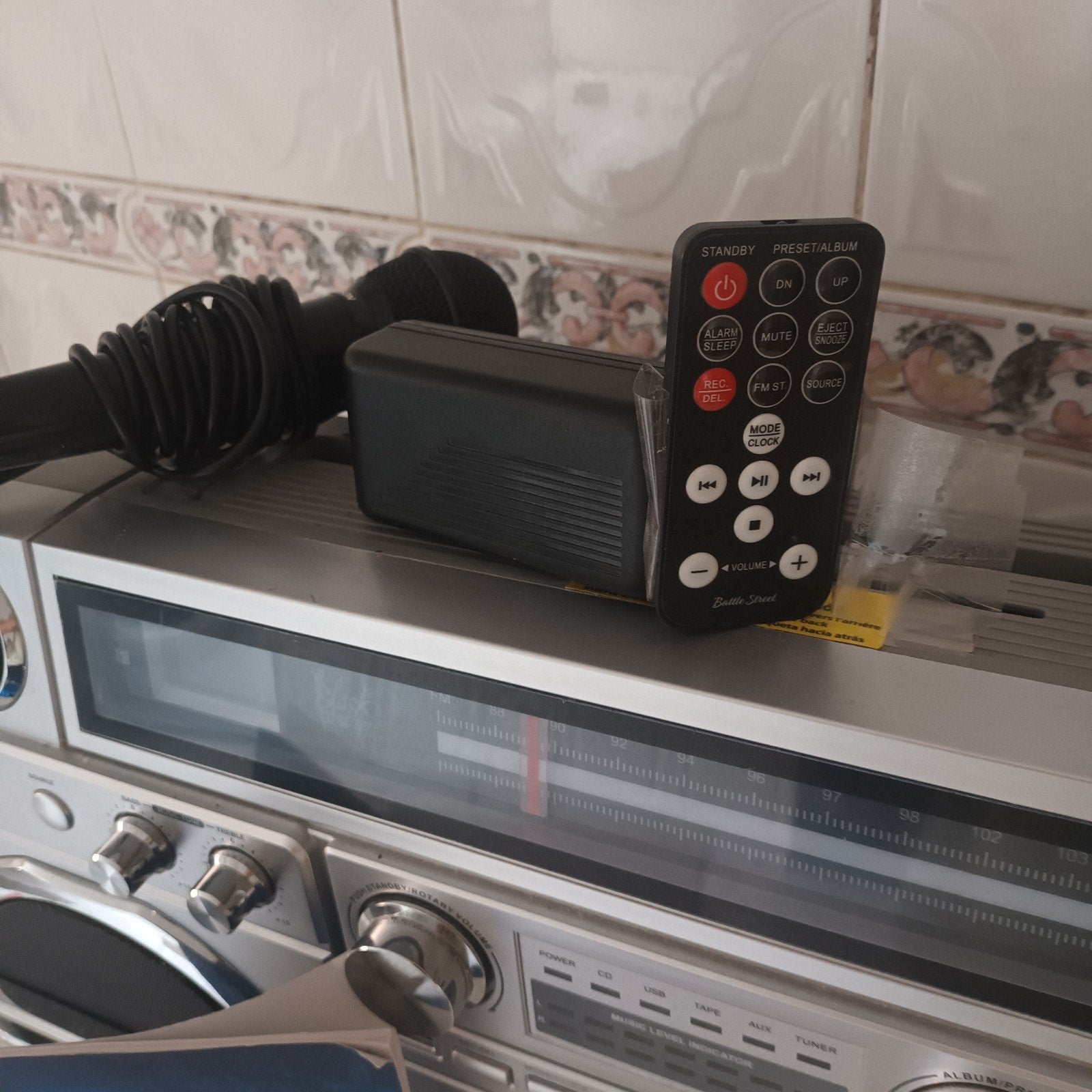 1 Radio chaîne Hi-fi  complète Battle Street 120€, Enlèvement