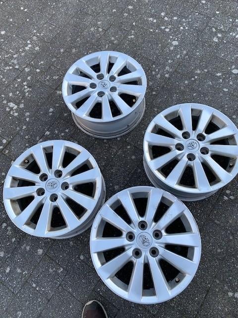 Velgen Toyota 4 stuks voor banden maat 205/55 R16, Ophalen, Band(en)
