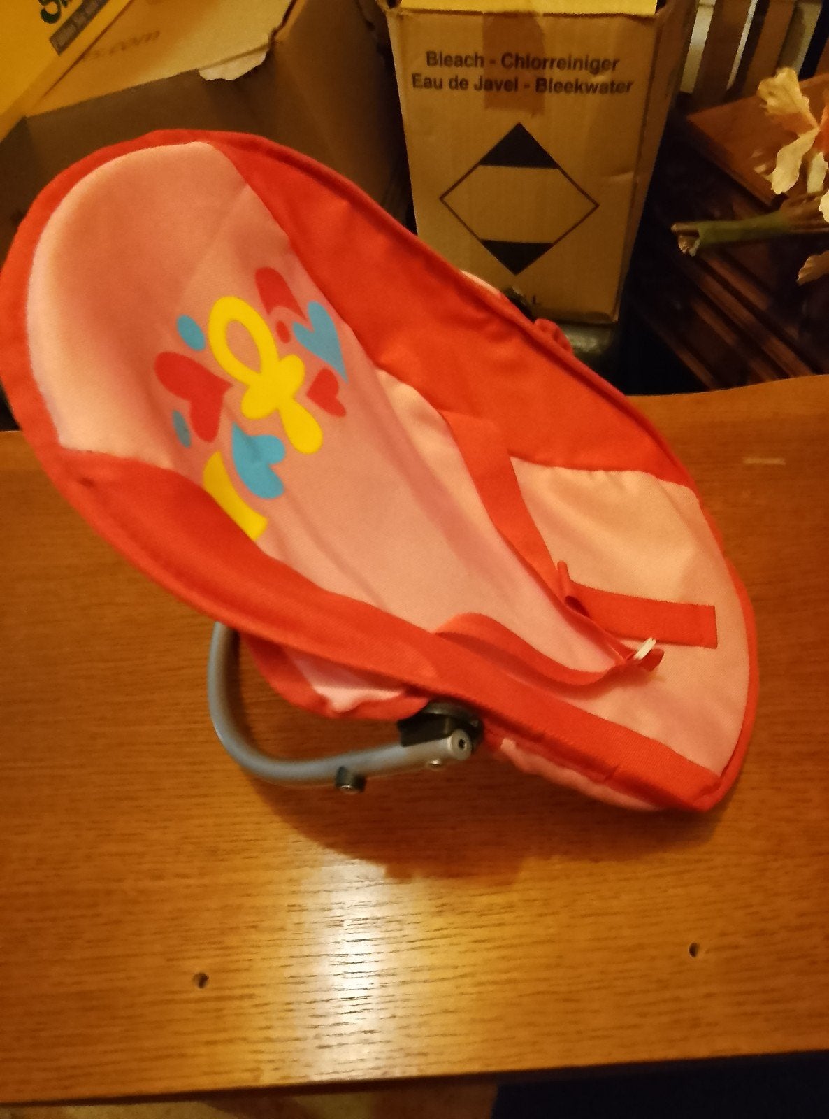 Wipstoel voor poppen, Enlèvement