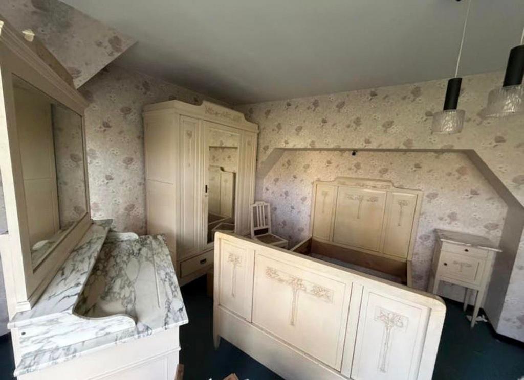Antieke witte bedkamer meubels van 1900, Ophalen
