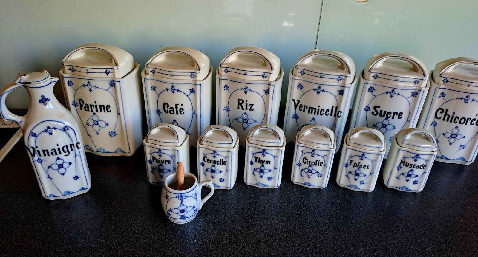 Série de 14 pièces à épices en porcelaine, Antiquités & Art, Enlèvement ou Envoi